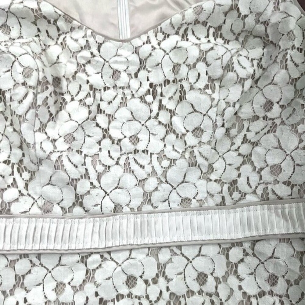 White House Black Market white and nude lace bodice top size 0 - Picture 6 of 8